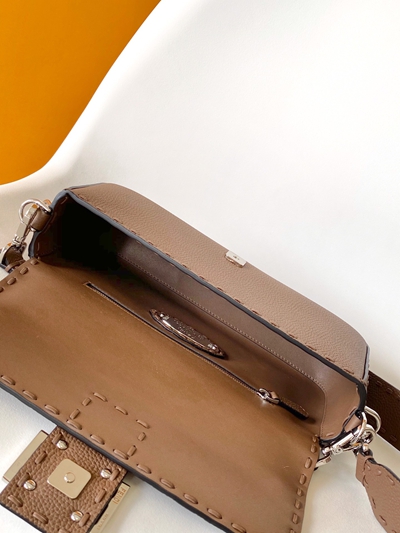 フェンディバッグ素材ディテール